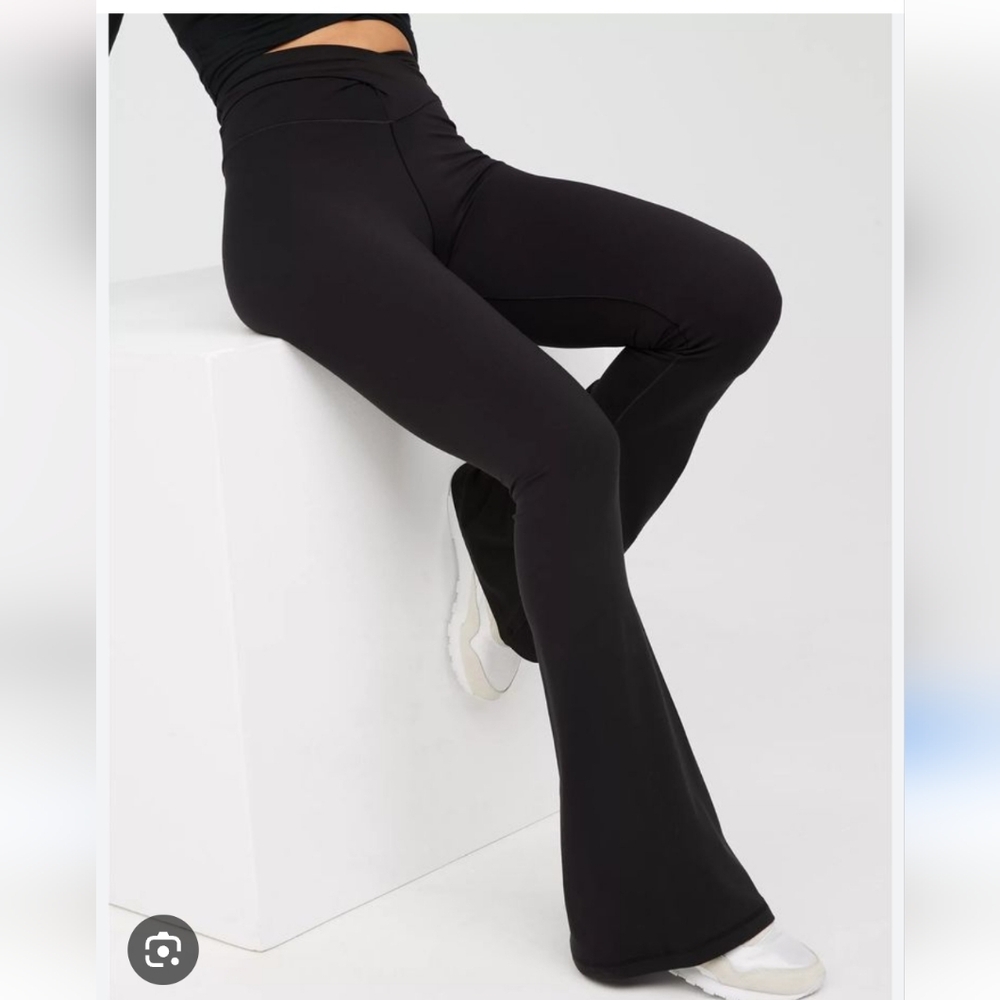 OFFLINE By AERIE Real Me High Waisted Crossover Flare Leggings Black Size Large - Picture 5 of 10